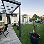 Prázdninový dům Luxchalet #vaju Lathum# Am See, Strand, Pool, Nationalpark *